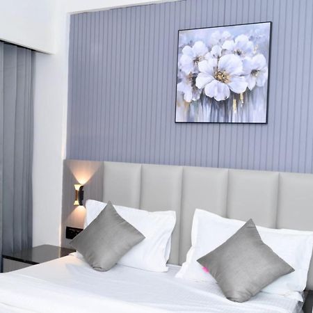 Hotel Dream Αχμπανταμπάντ Εξωτερικό φωτογραφία